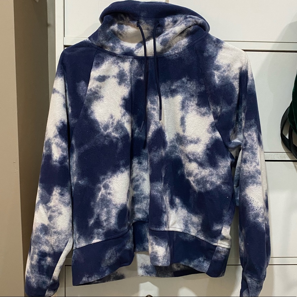 White and blue sweatshirt.
